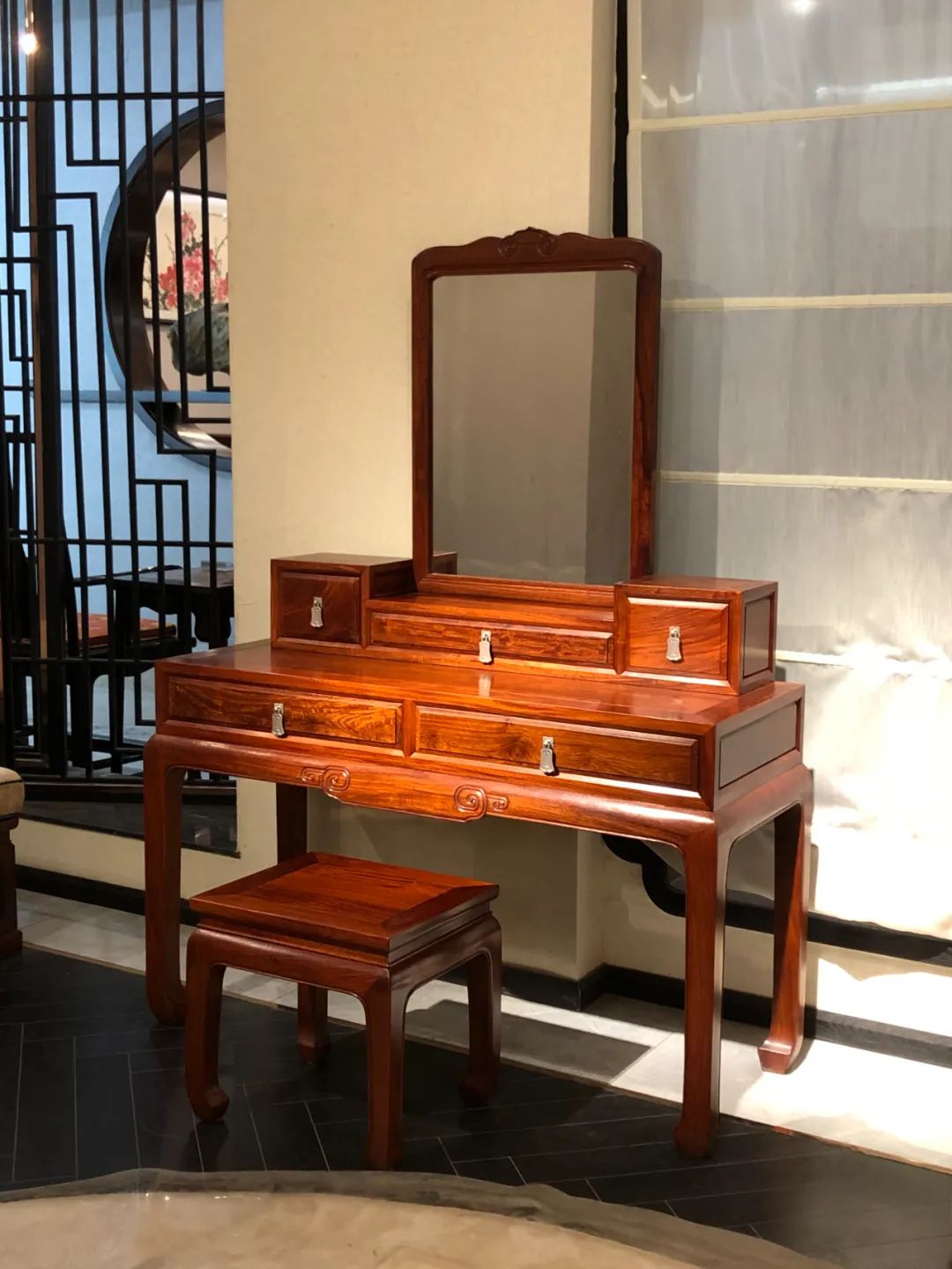 中式红木梳妆台,记录红颜美眷(图1) 640 (2).jpg